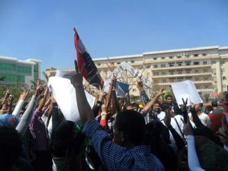 طلاب جامعة بني سويف : كلمة واحدة  قولها قوية الإخوان فقدوا الشرعية
