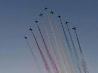القوات الجوية تبدأ عروضها الاحتفالية بسماء المنيا