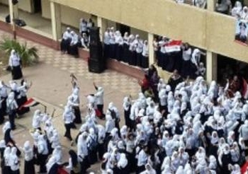 بسبب أغنية تسلم الايادى تشابك بالأيدى فى مدرسة ثانوية بنات بكفرالشيخ