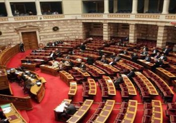 البرلمان اليوناني يصوت لوقف تمويل أحزاب اليمين المتطرف