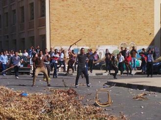 ساحة المجمع النظري  للكليات بالأسكندرية تتحول إلي حرب شوارع