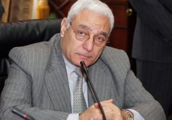 رئيس جامعة الأزهر : الدراسة مستمرة رغم تحطيم المبنى الإداري للجامعة