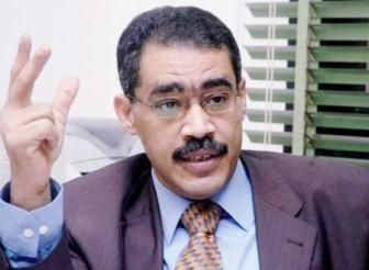 عضو بالخمسين بشيد بمواد الصحافة