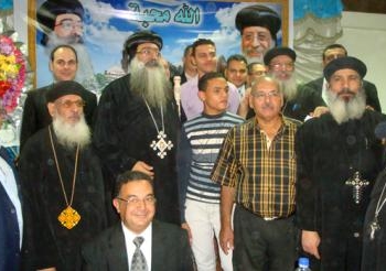 نواب سابقون وتنفيذون وقيادات شرطة فى احتفال عيد تجليس الانباتكلا الـ22