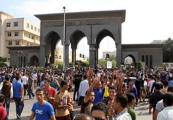 مسيرة من طلاب الأزهر تفشل في قطع طريق النصر
