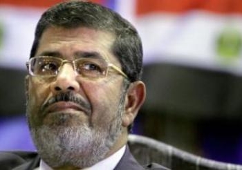 نقل مرسي إلى زنزانة إنفرادية بناء على بلاغ جبهة مناهضة الاخونة