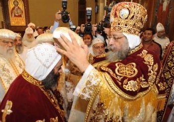 البابا تواضروس يختتم قداس الاحد ..