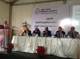 وزير التجارة والصناعة يفتتح أحدث نظم الفلاتر النسيجية بأسمنت حلوان