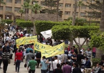 طلاب الأخوان ينظمون مسيرة بكلية التربية بالمجمع النظري للكليات