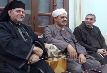 مطران الاقصر و وفداً كنسياً يزور شيخ الازهر لاطمئنان على صحته
