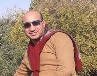 نادر شكرى يفوز بجائزة الصحافة الخطرة