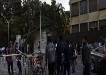 تجدد المظاهرات والاشتباكات داخل الحرم الجامعى بأسيوط
