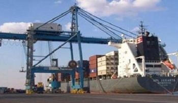 ميناء الزيتيات بالسويس يستقبل 13 ألف طن بوتجاز سائل