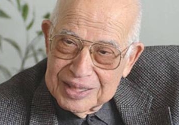 الكنيسة القبطية تعزى فى وفاة الدكتور عصمت عبد المجيد