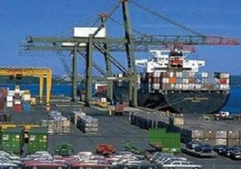 موانيء السويس تستقبل 6400 طن بوتوجاز و 27 ألف طن خام الألمونيوم