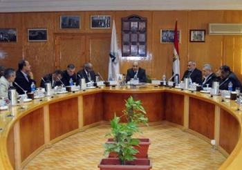 مجلس عمداء جامعة كفرالشيخ يبحث قرارعودة الشرطة لتأمين الامتحانات