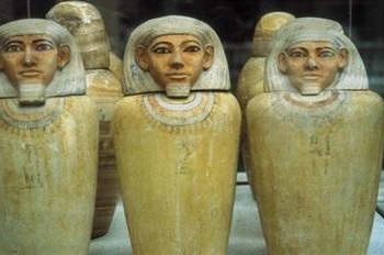 شرطة الآثار تضبط 4 تماثيل  أثرية بحوزة 3 فلاحين بملوي بالمنيا