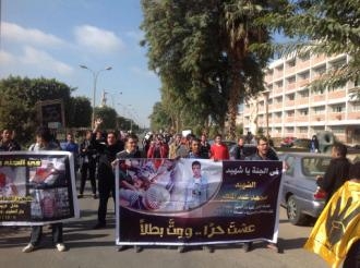 طلاب الإخوان بالمنيا يتظاهرون بالجامعة للتنديد بمقتل اثنين من زملائهم