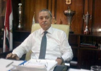محافظ قنا يقدم التهنئة لاقباط دشنا