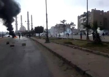 اشتباكات بين الإخوان و الأمن في محيط مسجد حمزة بالسويس