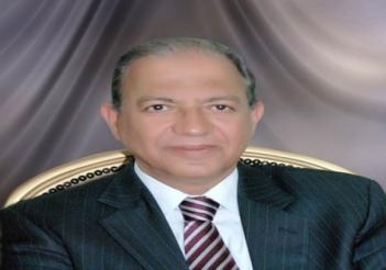 استمرار لقاءات محافظ اسيوط برموز عائلات وقيادات لتاييد الدستور