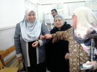 مشاركة كبيرة من السيدات المسنات داخل لجان الأستفتاء بالأسكندرية