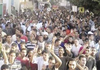 مسيرات للاخوان فى دلجا لمنع المواطنيين من الاستفتاء على الدستور