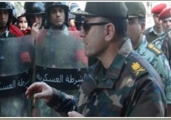 قائد الجيش الثالث يتفقد لجان الاستفتاء بالسويس