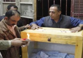 اللجان الانتخابية بدأت اجراءات اغلاق صناديق الاقتراع