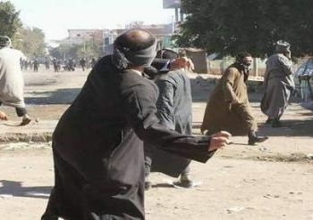 اشتباكات بالطوب بين مسيره مؤيده ومعارضه بمغاغه