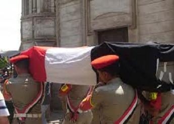 نقل جثمان عقيد بالقوات المسلحة من المنيا بطائرة حربية بعد وفاته