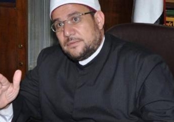 وزير الاوقاف يطالب بسحب الشهادات الازهرية من القرضاوى