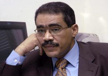 نقيب الصحفيين يتعرض لجلطة ونقله للمستشفى