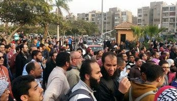 فى أول ايام معرض القاهرة الكتاب :الرئيس عدلى منصور يتفقد أجنحة المعرض