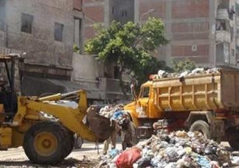 رفع 10 آلاف و 379 طن مخلفات وتركيب 250 عامود كهربائى بمركز القوصية