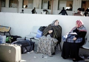 إسرائيل تمنع مرضى غزة من التوجه للعلاج في الضفة او فلسطين 48