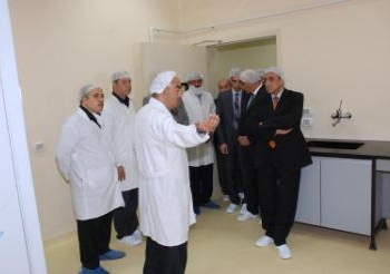 وزير الزراعة يتفقد مبنيي علاج الحمى القلاعية و انفلونزا الطيور