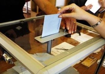السماح للناخبين الوافدين بتغيير مقار لجانهم الانتخابية