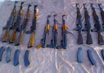 القبائل العربية تسلم قيادة الجيش الثالث أسلحة غير مرخصة