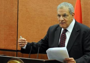 محلب ينوي اتباع سياسة التقشف داخل مجلس الوزراء