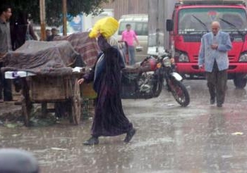 طقس سىء يتسبب فى سقوط امطار غزيرة فى انحاء محافظة قنا