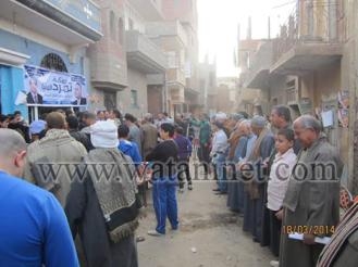 الوقوف حدادا علي أرواح شهداء الوطن