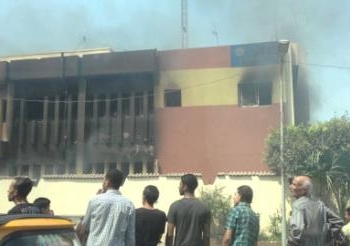 مجهولون يضرمون النيران في نقطة مرور “محلة أبوعلي بالمحله الكبرى”