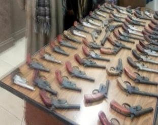 إحباط تهريب شحنة أسلحة بها 57 فرد روسي عبر الصحراوي الغربي بالمنيا