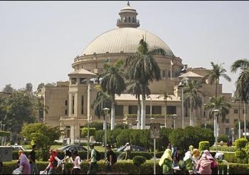 العثور على 350 بطاقة لمعتصمي ميدان النهضة بكلية الهندسة بجامعة القاهرة