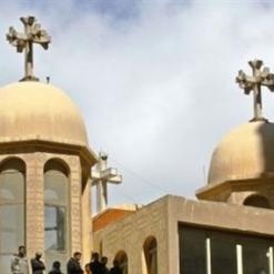 مريض نفسى يحاول الانتحار من اعلى كنيسة بقنا