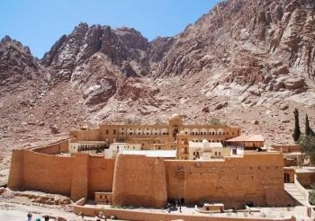 . مؤتمرًا صحفيًا  للدفاع عن سانت كاترين بالتجمع .