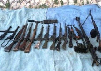 القبائل العربية و البدوية بالسويس تسلم  33 قطعة سلاح غير مرخص للجيش