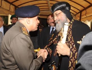الفريق أول صدقى صبحى يقدم واجب العزاء للبابا تواضروس الثاني