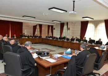 فى الاجتماع الشهرى لاباء الكنيسة المارونية: